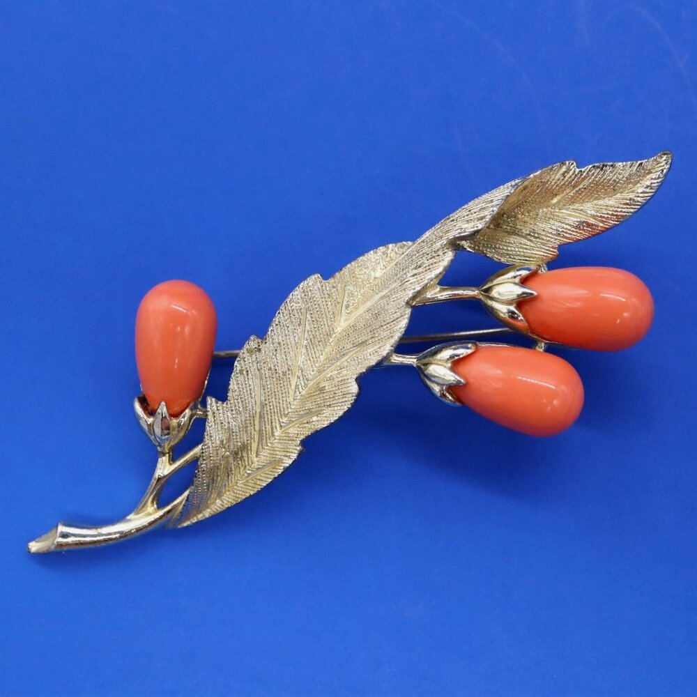 Sarah Coventry Bittersweet Faux Coral Leaf Brooch‎ Gold Tone Vintage 1962